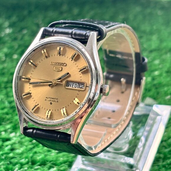 Luxury Seiko 5 - Men's Automatic Vintage Watch – Gold Dial - Picture 3 of 7